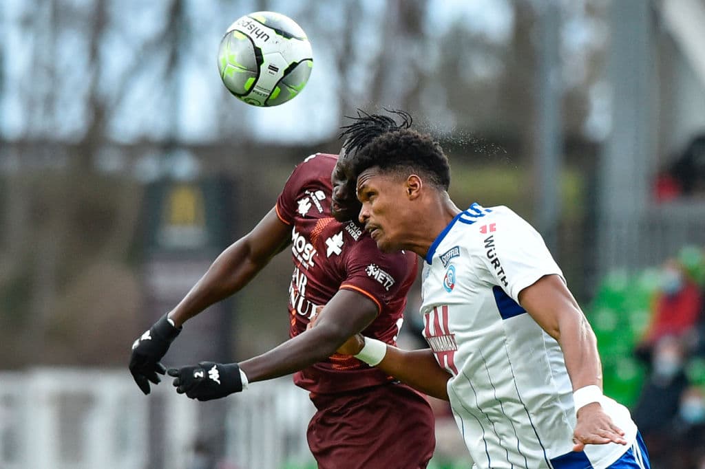 Racing de Estrasburgo se impone 2-0 ante Metz con anotaciones de Ludovic Ajorque y Jean-Eudes Aholou durante la fecha 20 en la Ligue 1.