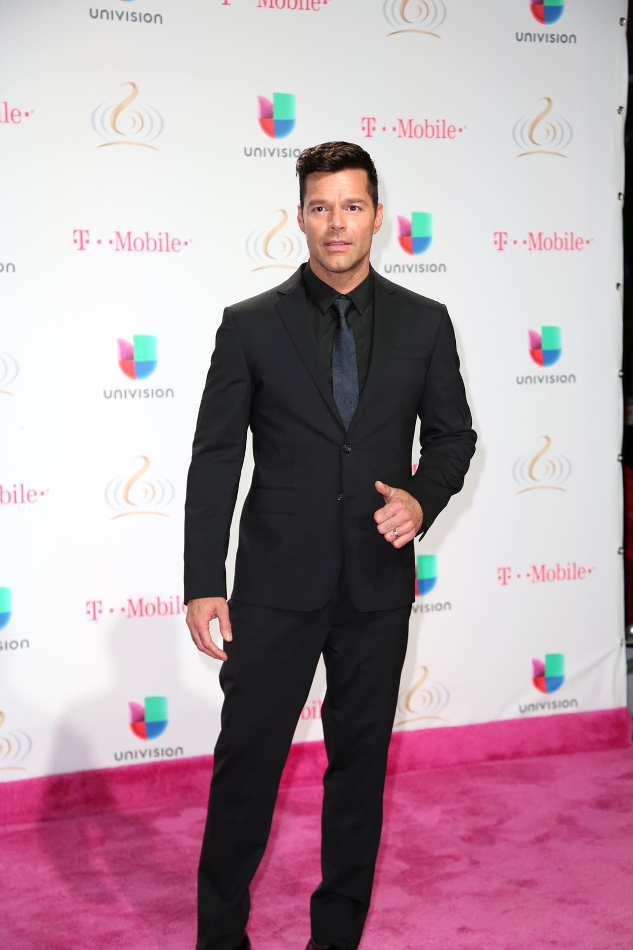 Ricky Martín ha recibido tres premios especiales: Excelencia, Máxima Excelencia e Ícono Mundial.