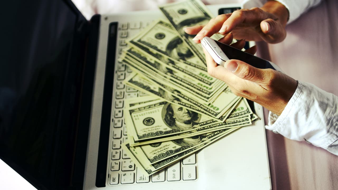 Si lo que buscas es 
<a href="https://www.univision.com/shows/despierta-america/como-hacer-dinero-extra-sin-salir-de-casa-buenas-opciones-para-lograrlo-sin-caer-en-estafas-video">hacer dinero sin salir de tu hogar</a>, tenemos grandes consejos para ti.