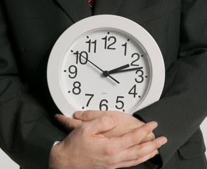 Banquero/inversor de tiempo. Del banquero al broker solo hay un paso. El tiempo se ha vuelto lo más valioso para los profesionistas de hoy, el arte de administrarlo correctamente cada vez se valora más, los cursos de productividad y gestión del tiempo proliferan cada segundo. Los bancos de tiempo serán, sin duda, tan populares como los de dinero. Fecha prevista: 2010 Posibles estudios: administración de empresas