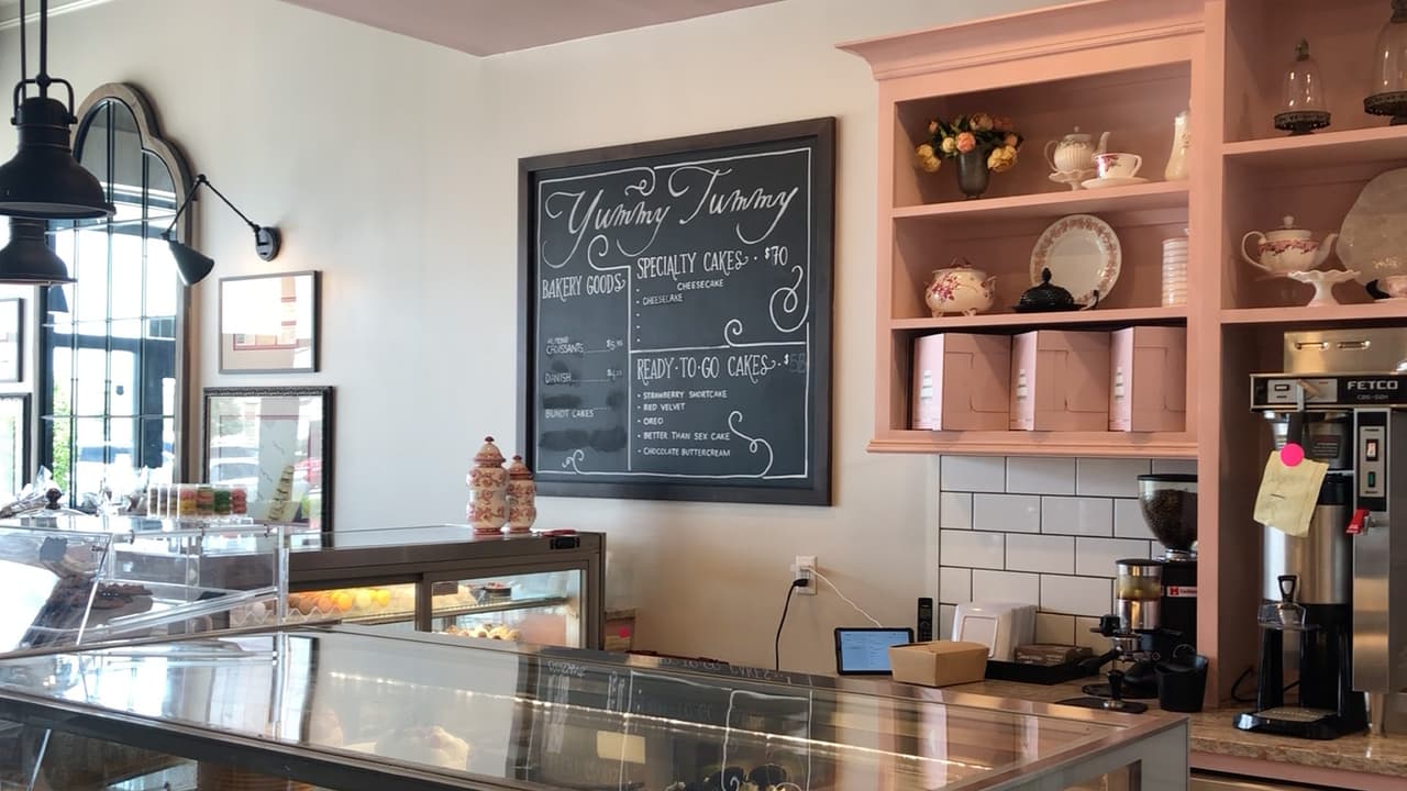 En 2010 nació Yummy Tummy, en el 2019 abrió la sucursal y planea en unas semanas cambiar la locación de su pastelería matriz a un lugar más grande en un centro comercial en Humble. Actualmente, cuenta con 18 empleados, pero su mayor orgullo son los logros de sus hijos.