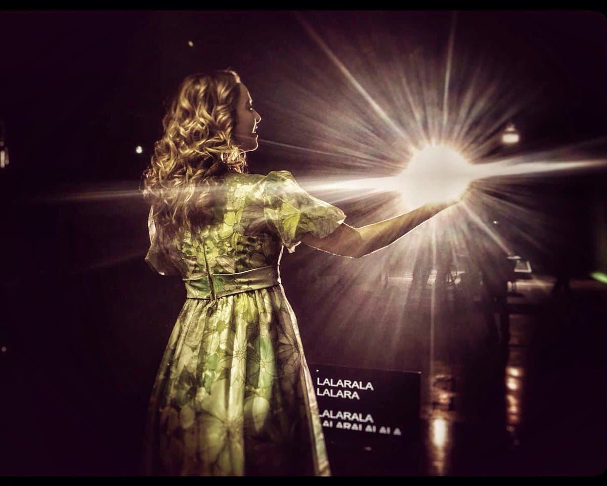 <b>Mariana Torres</b> ha compartido algunas imágenes de su caracterización y es realmente muy parecida a 
<b><a href="http://www.univision.com/temas/lupita-dalessio">D'Alessio</a></b>, pues las dos poseen una belleza similar, siendo la actriz perfecta para encarnar a la cantante.