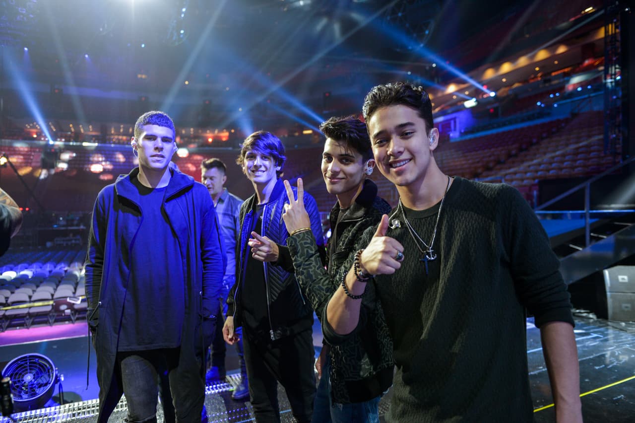 2. 'Tan Fácil' es un tema dedicado al amor, con el que seguramente te identificas.