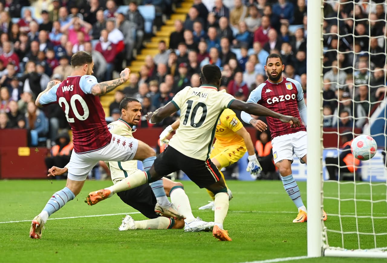 En un partido que comenzó perdiendo y en el que tuvo que hacer un mayor sacrificio, el Liverpool de Klopp sacó un muy importante triunfo en su visita al Aston Villa para sostener la pelea con el Manchester City.