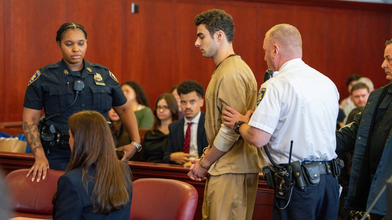 Desestiman cargos de terrorismo contra Luigi Mangione: así se manifiestan en Manhattan tras la decisión