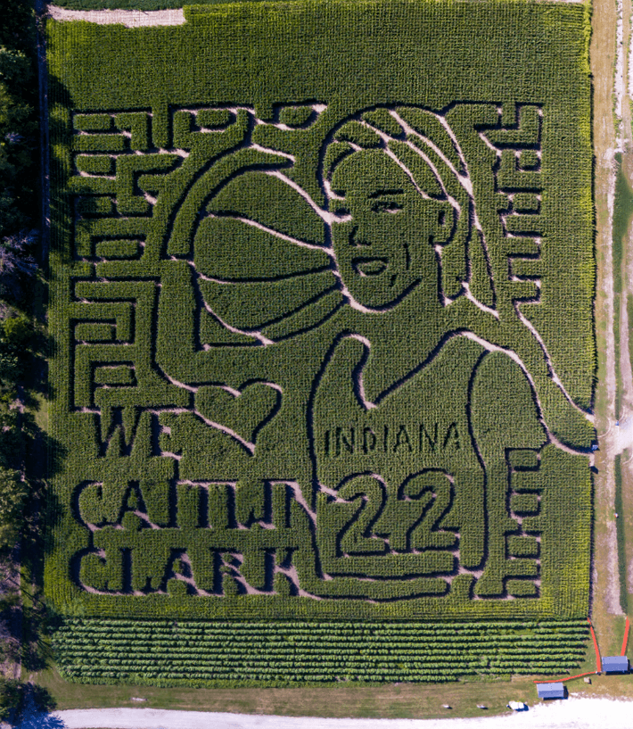 <a href="https://www.countylineorchard.com/" target="_blank">County Line Orchard</a> ubicada en Hobart, Indiana. También ofrece alimentar animales, recoger manzanas y calabazas; incluso puedes montar vacas, pero no son reales, son barriles que te pondrán aprueba.