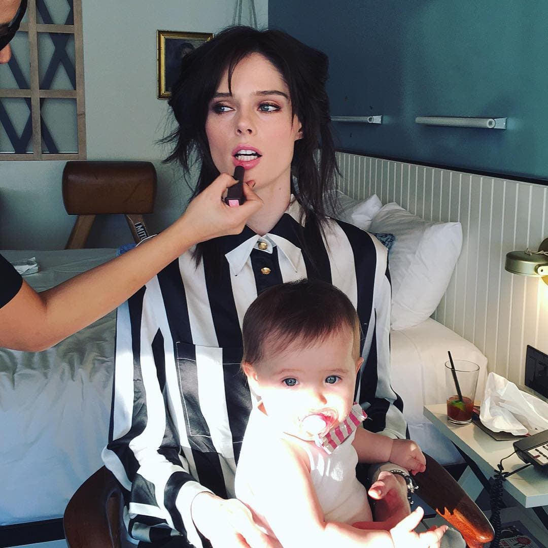 La modelo Coco Rocha abrió una cuenta de Instagram para su bebé, donde sube todas sus fotografías.