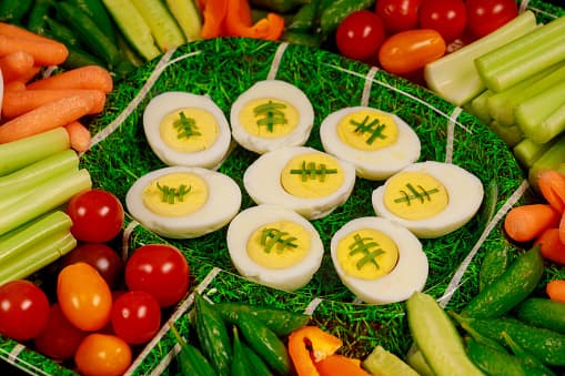 Las lesiones de cuchillo relacionadas con el aguacate son una causa prevenible de lesiones en las manos. La incidencia ha aumentado significativamente en los últimos años, posiblemente debido a un mayor consumo de aguacates en los Estados Unidos.