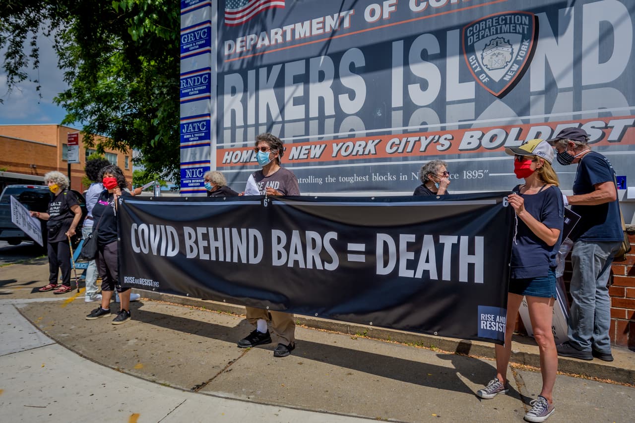 Congresistas piden a Biden que intervenga para "estabilizar la crisis" en Rikers Island