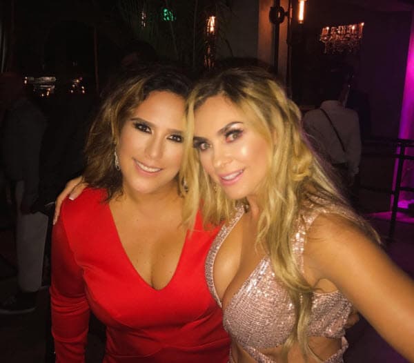 Hace unos días 
<b>Angélica y Aracely se reencontraron</b> en un evento, por eso la 'Chule' no perdió oportunidad de compartir el momento con sus fans a través de las redes sociales: "Mi adorada Vale me encanta compartir contigo ❤️😘 una fotito de dos Soñadoras que los aman mucho !!! Mi consu hermosa @angelicavaleoriginal 👭❤️😘😘TQM!!!".