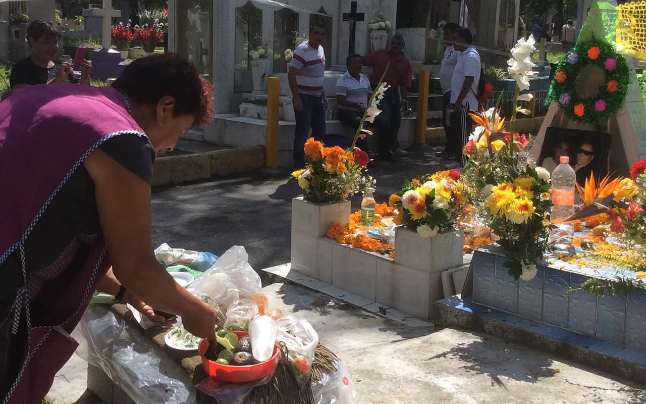 María Navas preparó una diversidad de platillos para comer junto a Vicente y Juana, sus difuntos padres.