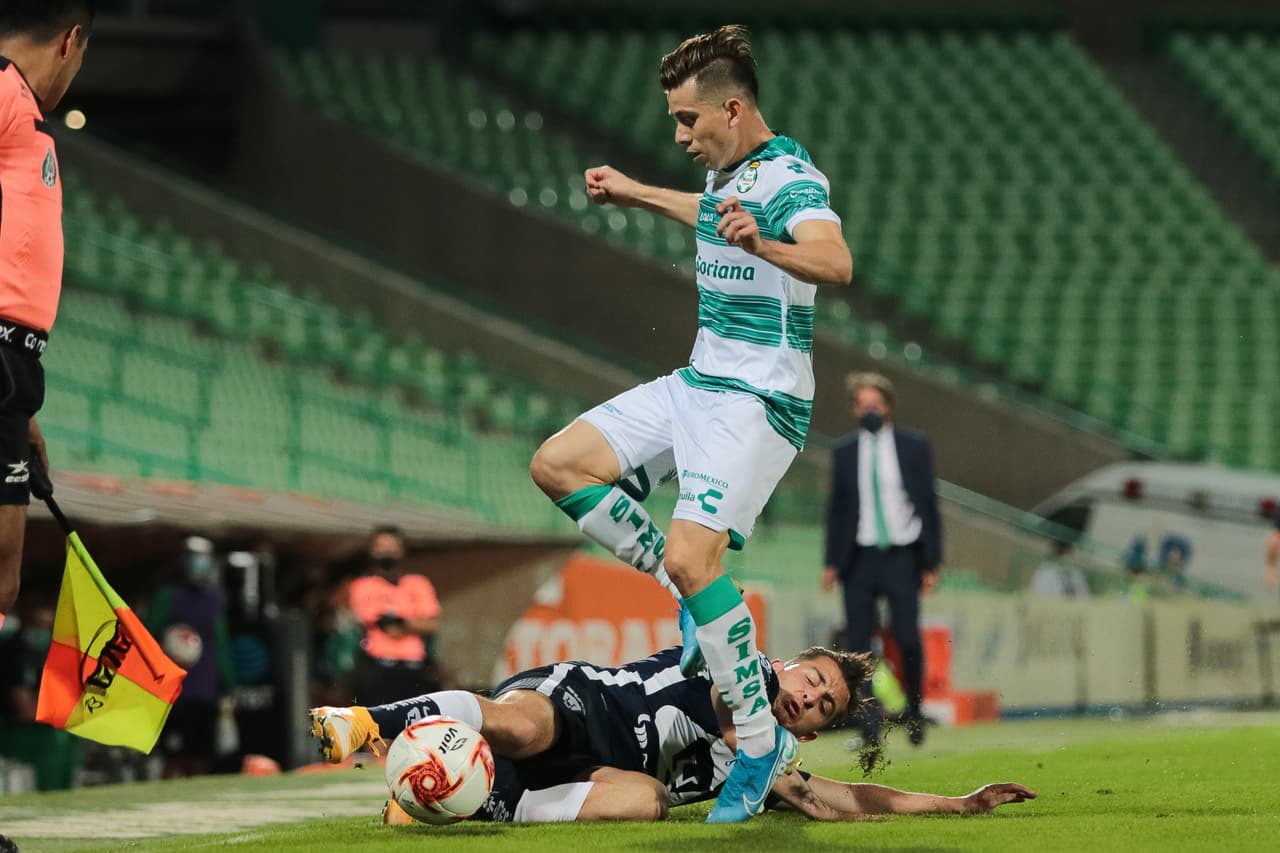 Santos tiene más llegadas que los felinos, pero las llegadas de los pumas llevan mucho más peligro que las de los Santos.