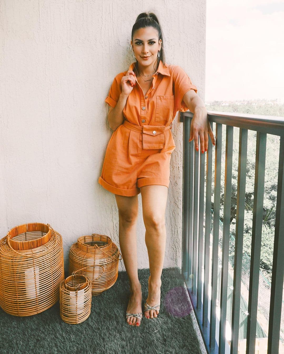 Jessica Rodríguez siempre al filo de la moda y, al prinicipio de la temporada, nos mostró una opción para incluir el clásico anaranjado en nuestros 'outfits'.