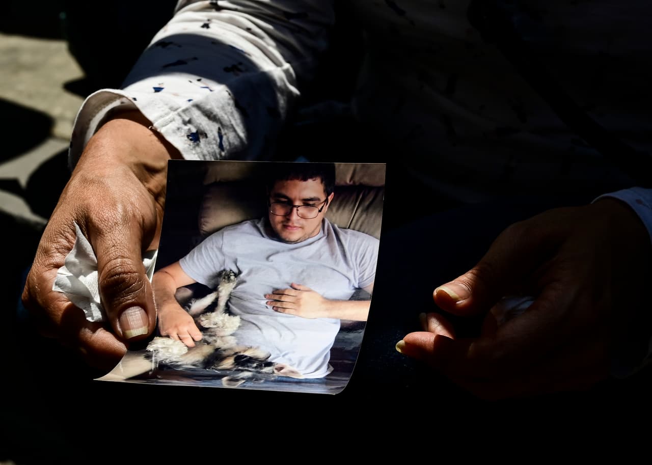 Soto llevó una fotografía de Díaz a la fiscalía general. Diosdado Cabello, el segundo hombre fuerte del régimen, dijo el lunes que Díaz era un “influenciador fascistoide” durante la última emisión de su programa “Con el Mazo Dando”, que se transmite por el canal del Estado. Pero Díaz es un periodista y ciberactivista con una gran reputación, mérito de su arduo trabajo de años.