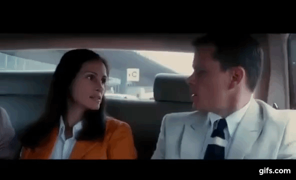 Julia Roberts participó en la película 'Ocean's Twelve', en 2004, cuando quedó embarazada de mellizos, por lo que la producción se las tuvo que arreglar para disimular los cambios en el físico de la actriz.