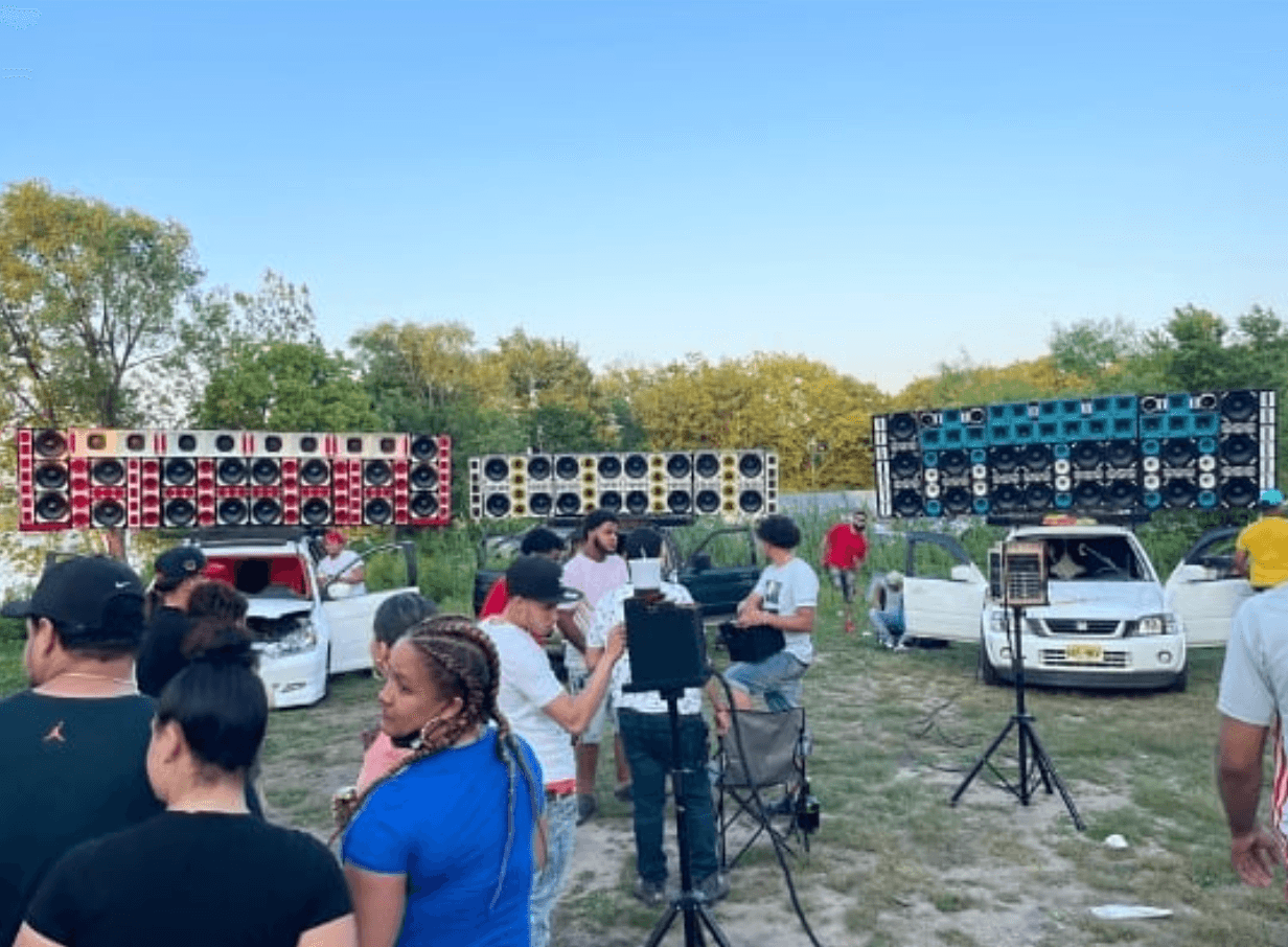 Los musicólogos quieren dejar algo muy claro: ellos no son iguales a los “muchachos callejeros” a quienes les gusta pararse en cualquier calle “sin permiso” a sonar su música, llamando la atención de la policía.