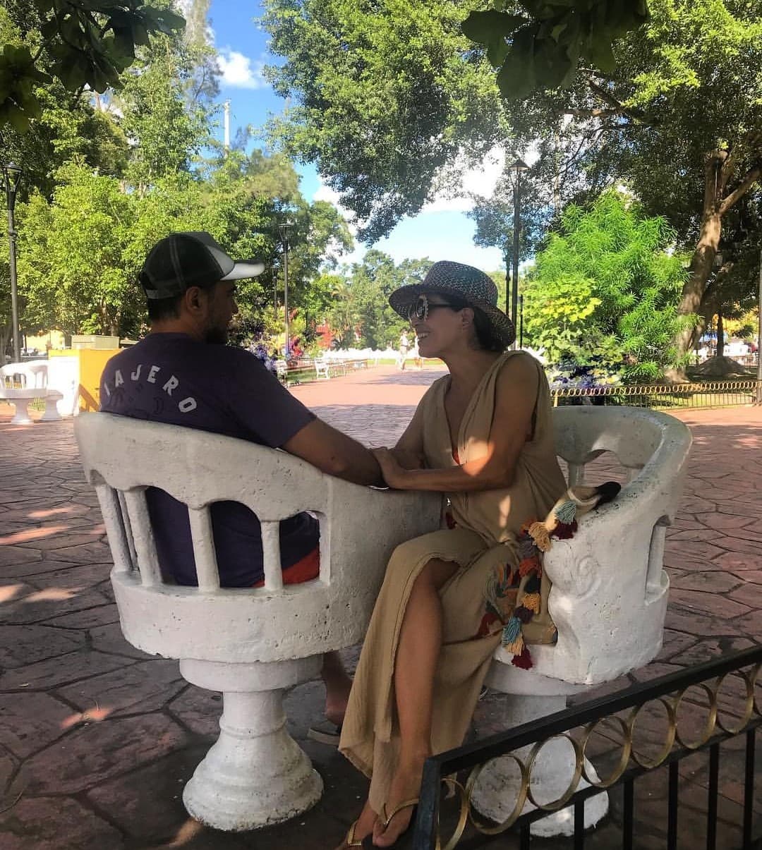 El año pasado tomó de la mano a su esposo para recorrer juntos la Riviera Maya y algunos pueblos mágicos, entre ellos Valladolid, Yucatán.
<br>