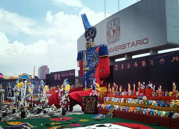 En todas partes de México la tradición del Día de Muertos perdura a través del tiempo, inclusive en una de la ciudades más cosmopolitas del mundo: la ciudad de México