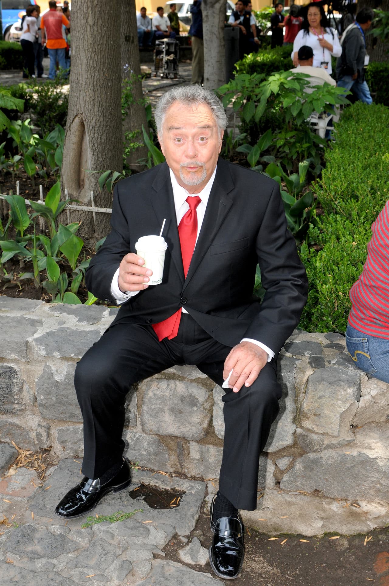 El primer actor venció al cáncer que lo aquejaba hace algunos años, además tenía un bypass en el corazón. Leopoldo Ortín Campuzano nació el 16 de abril de 1928 en la Ciudad de México, tuvo una productífera carrera como actor en cine, televisión, teatro y doblaje.