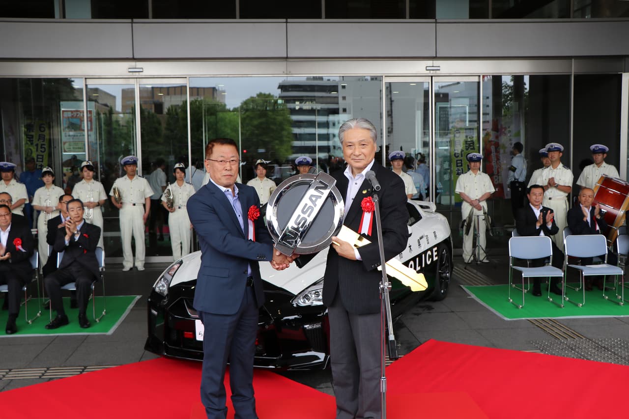 Con la entrega de las llaves del Nissan GT-R culminó esta donación y empezaron así las actividades de 'Godzilla' en la ciudad.