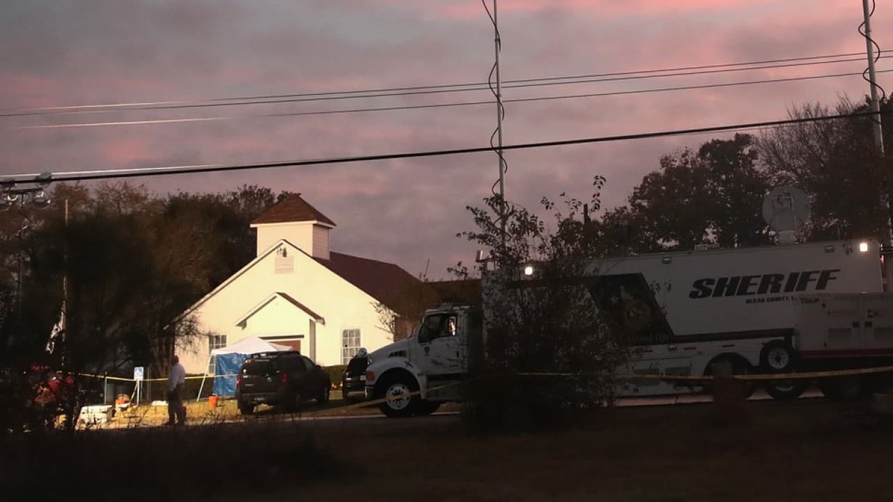 El atacante de Texas pudo comprar armas porque la Fuerza Aérea no reportó sus delitos al FBI