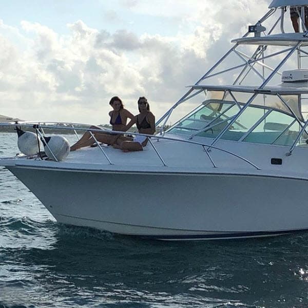 Rosa María vive en Monterrey, Nuevo León con sus cuatro hijos, por lo que no ve mucho a Montserrat, pero a pesar de la distancia tienen una linda relación, así lo reveló para la publicación.