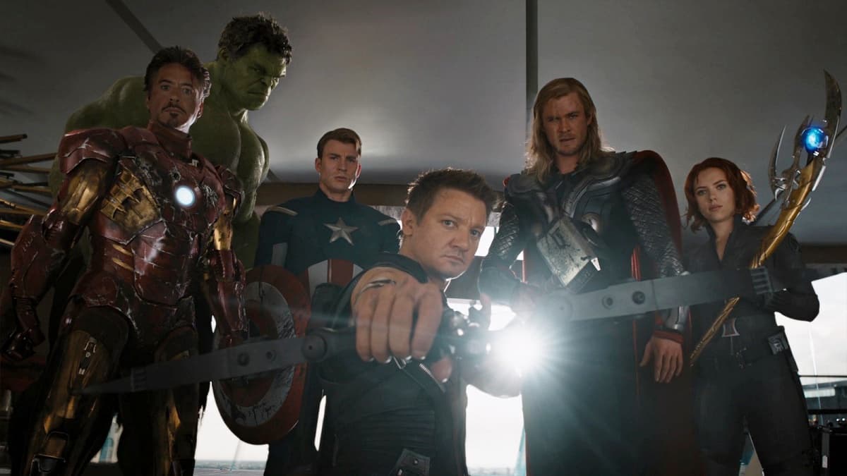 <b>'The Avengers' (2012)</b>
<br>El primer gran crossover en el Universo Cinematográfico de Marvel reunió a Thor, Black Widow, Iron Man, Hawkeye, Hulk y al Capitán América para enfrentarse a Loki y a la amenaza de los Chitauri.
<br>