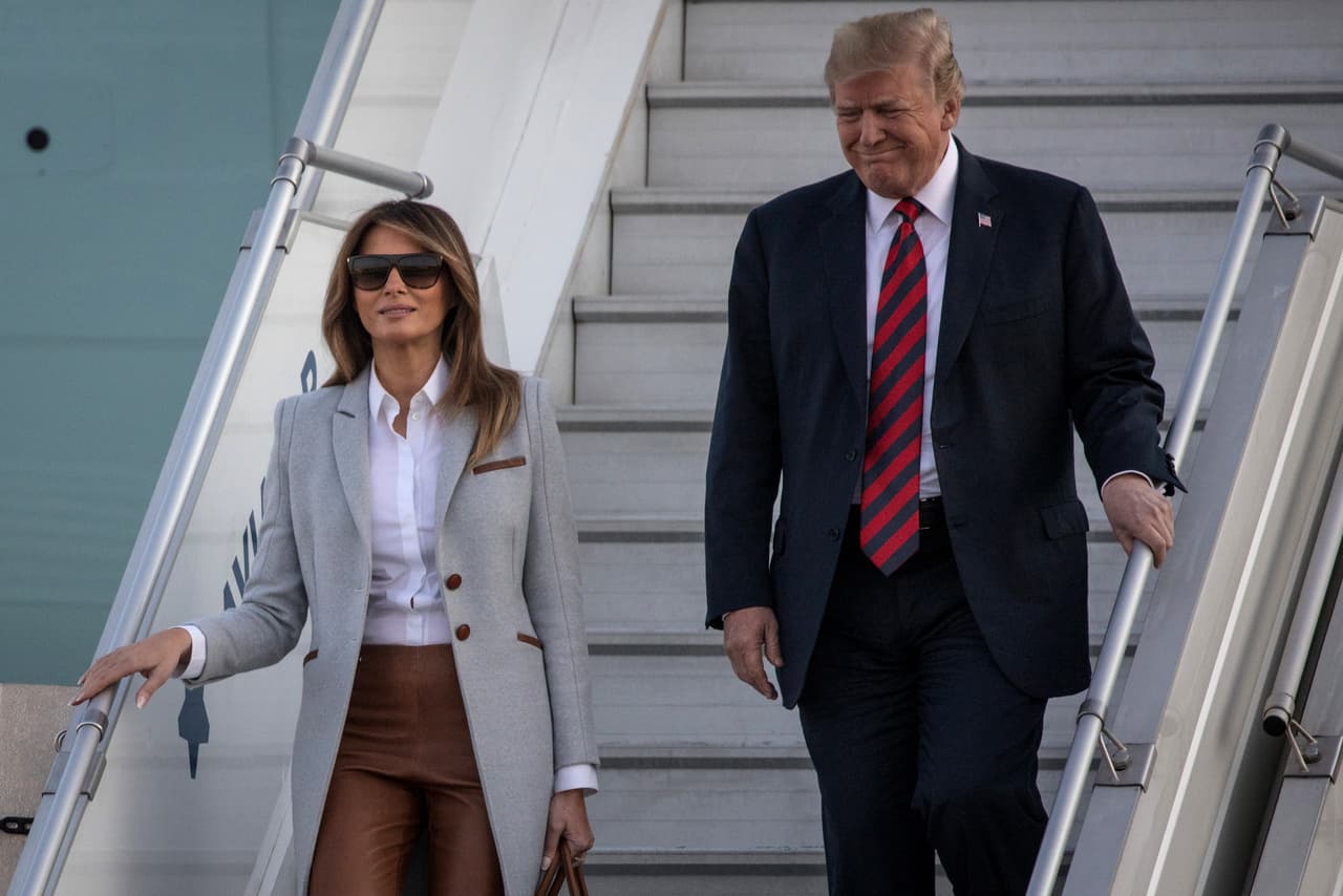 Según un reciente artículo
<a href="https://www.nytimes.com/2018/08/17/us/politics/melania-trump-first-lady.html"> publicado por el New York Times,</a> el mismo presidente Trump habría persuadido a la primera dama para que eligiera una causa menos polémica que el
<i>ciberbuyllin</i>g, una que sobre todo la expusiera a menos críticas.