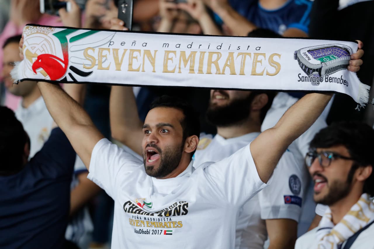 La afición en el Sheikh Zayed Sports City, mayormente locales, llenaron las triubunas.