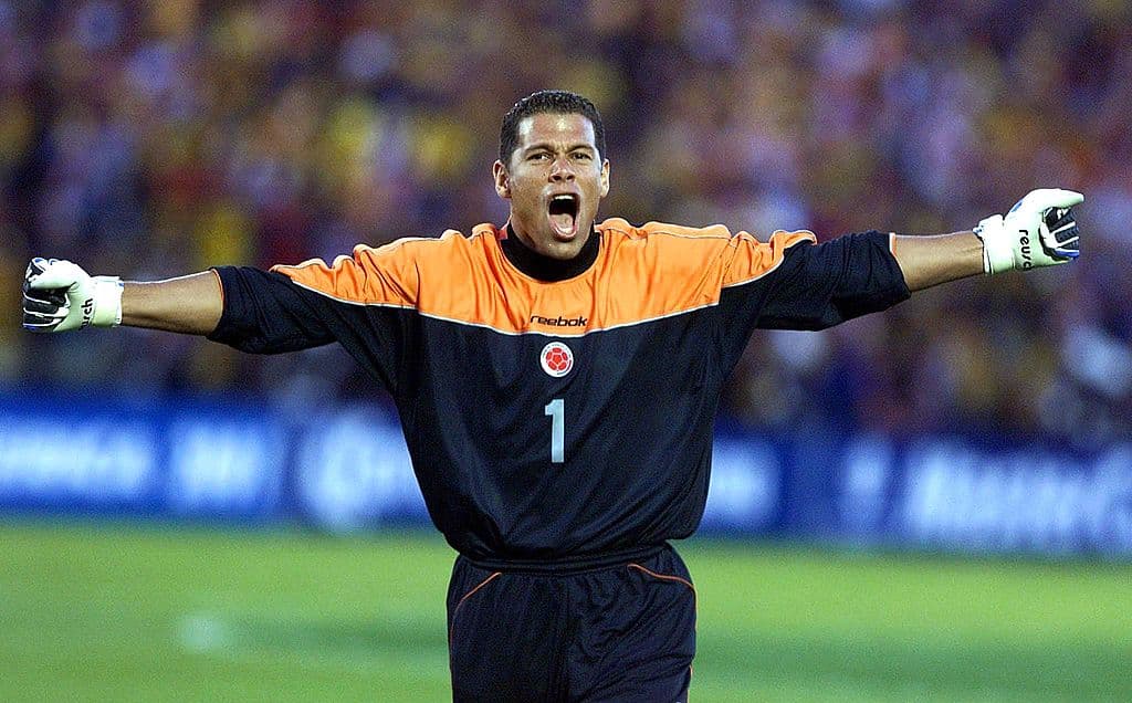 El duelo resultó justo como se esperaba: rudo, cuando no violento, reñido en cada línea y con un arbitraje cargado para el local. 
<br>El equipo de 'El Vasco' finalizó con nueve jugadores por la expulsión de Juan Pablo Rodríguez, a los 79 minutos, y de Gerardo Torrado, a los 90.