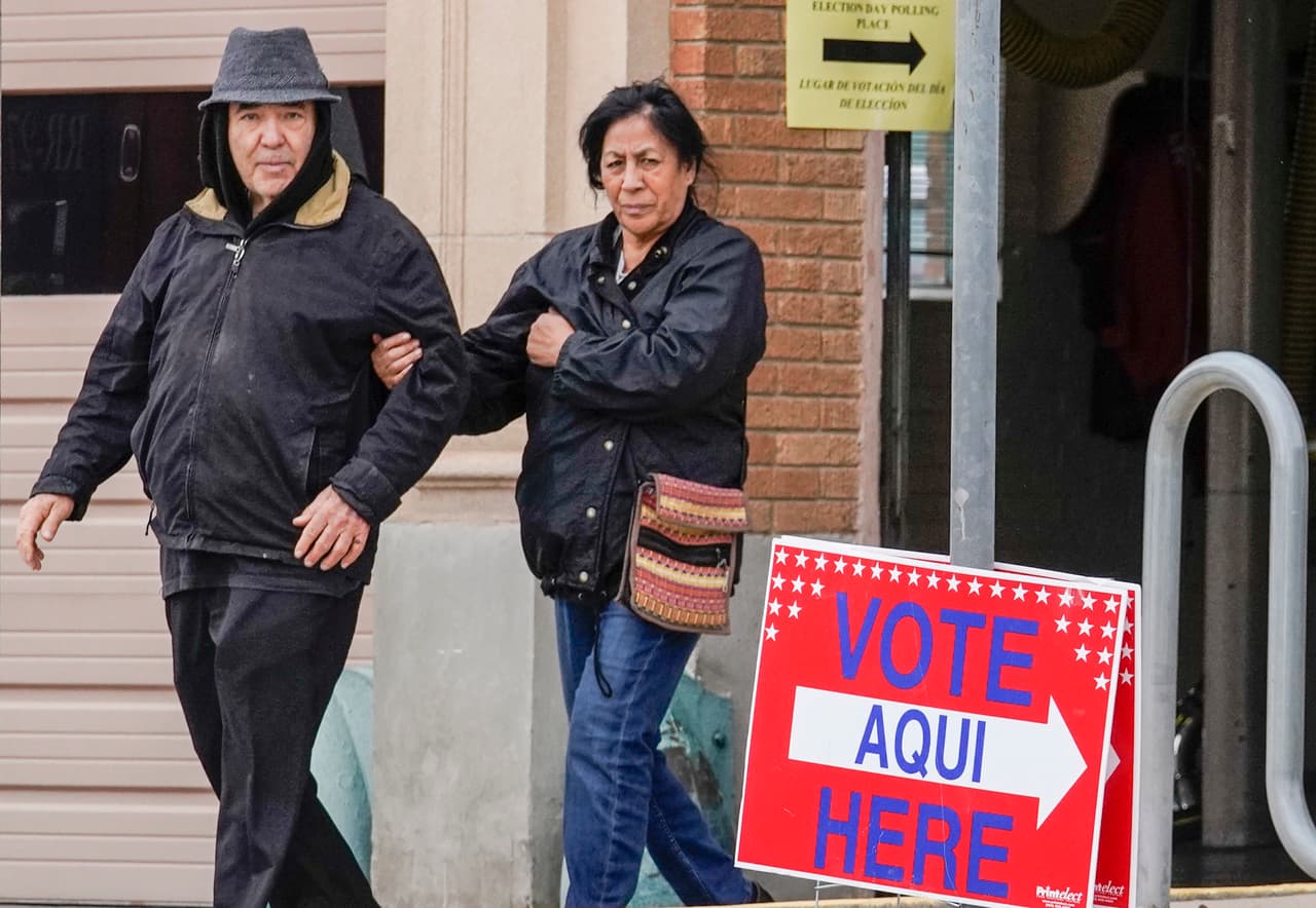 Una corte de apelaciones congela el fallo federal que permitía la extensión del voto por correo en Texas