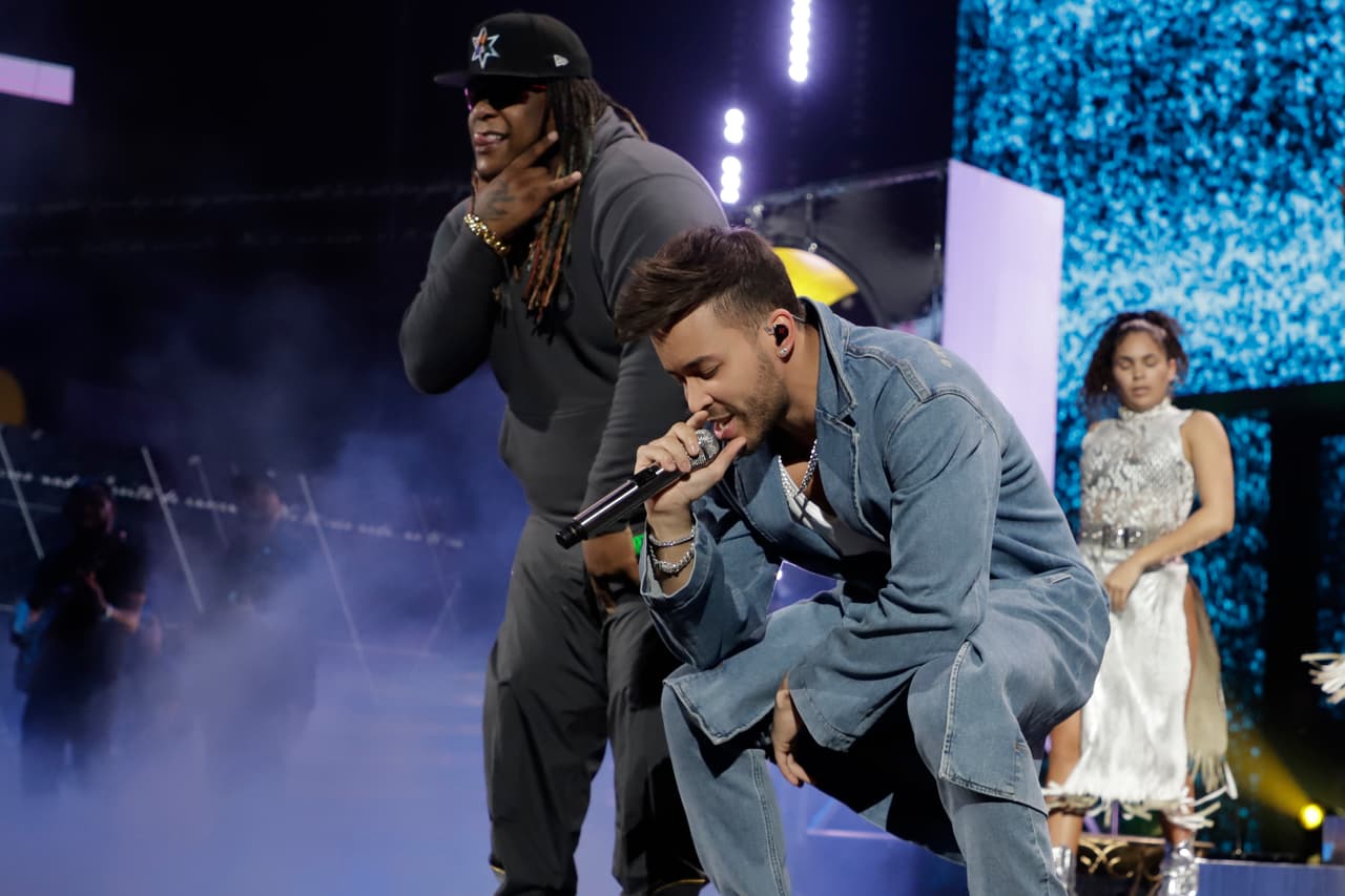 Junto Zion, dio una ¨"probadita" de su próximo sencillo 'Trampa', el cual forma parte de su nuevo álbum 'Alter Ego'.