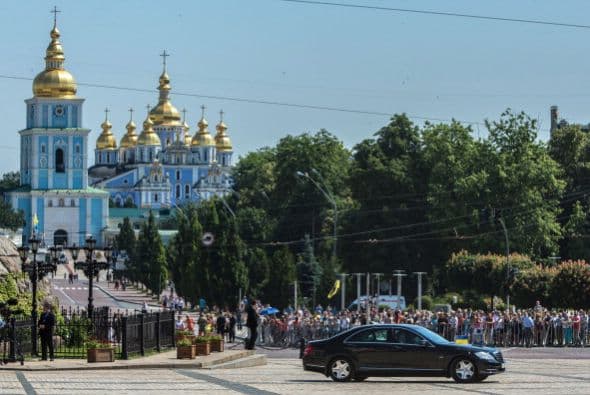 <h3 class="cms-H3-H3">Ucrania</h3>
<br>
<br>Los ciudadanos estadounidenses 
<b>pueden ingresar al país siempre y cuando <a href="https://ua.usembassy.gov/covid-19-information/" target="_blank">presenten un seguro médico que pueda cubrir un posible tratamiento en dado caso de contagiarse de coronavirus</a>,</b> de acuerdo a la embajada de Estados Unidos en Ucrania.
<br>
<br>Hasta el momento hay 56,779 contagios y 1,462 muertes por coronavirus, según la Universidad Johns Hopkins. 
<br>
<br>