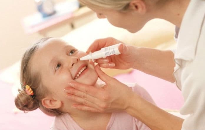 CDC recomiendan no usar spray nasal para vacunar a los niños contra la gripe