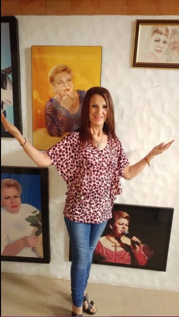 Viola Dorantes, hermana de Paquita la del Barrio, se inscribió en un concurso de un centro comercial de la Ciudad de México llamado 'Unidos somos México', donde debía describir su orgullo de ser mexicana para ganar un automovil último modelo.