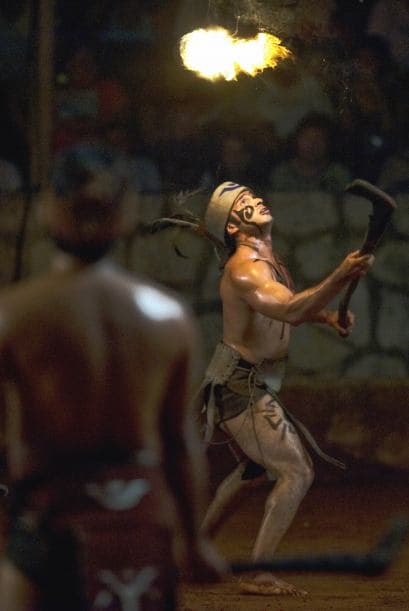 Al juego tenía acceso sólo la élite maya, por el poder contenido en él, y no hay evidencia, según Fernández, de que se sacrificara a los perdedores, como se ha escrito en algunos lugares. Los colonizadores españoles lo prohibieron, ya que lo veían como algo maligno, y cayó en el olvido, al tiempo que se desintegraba la propia civilización maya.