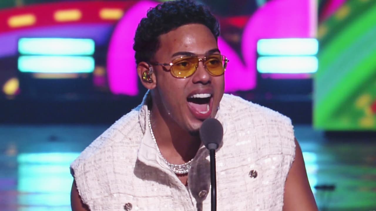 Myke Towers en Premios Juventud 2025: dedica el galardón Agente de Cambio a una persona clave en su vida