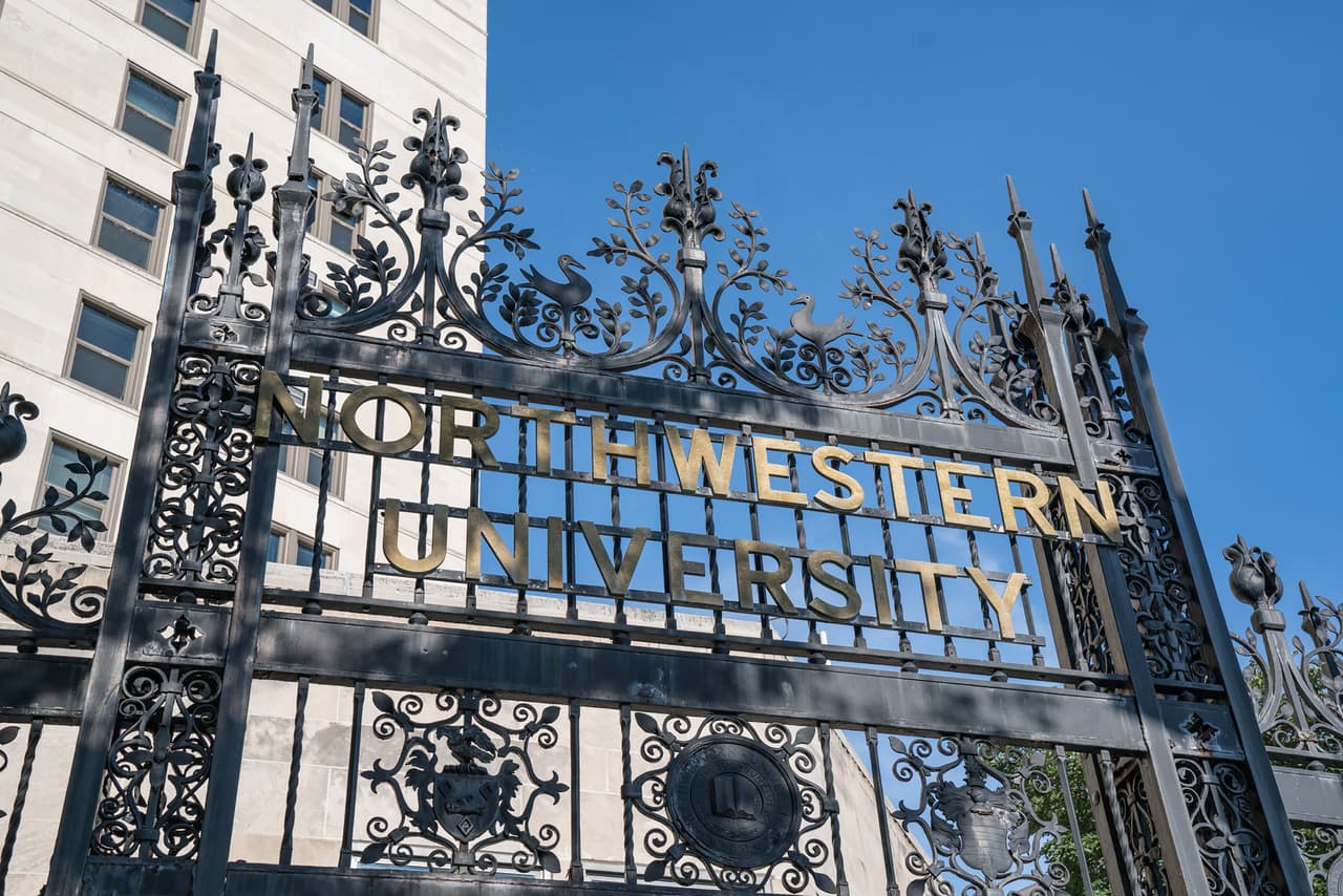 <b>Puesto 17. Universidad de Northwestern</b>
<br>
<br>Tasa de aceptación: 9%.
<br>
<br>Lugar: Evanston, Illinois.
<br>
<br>Fue fundada en 1851 y ofrece estudios superiores en leyes, medicina, música, ingeniería, comunicación, administración y mucho más. 22 ganadores de premios Nobel han egresado de esta universidad, así como docenas de ganadores del premio de periodismo Pulitzer y unos 16 medallistas olímpicos.
<br>