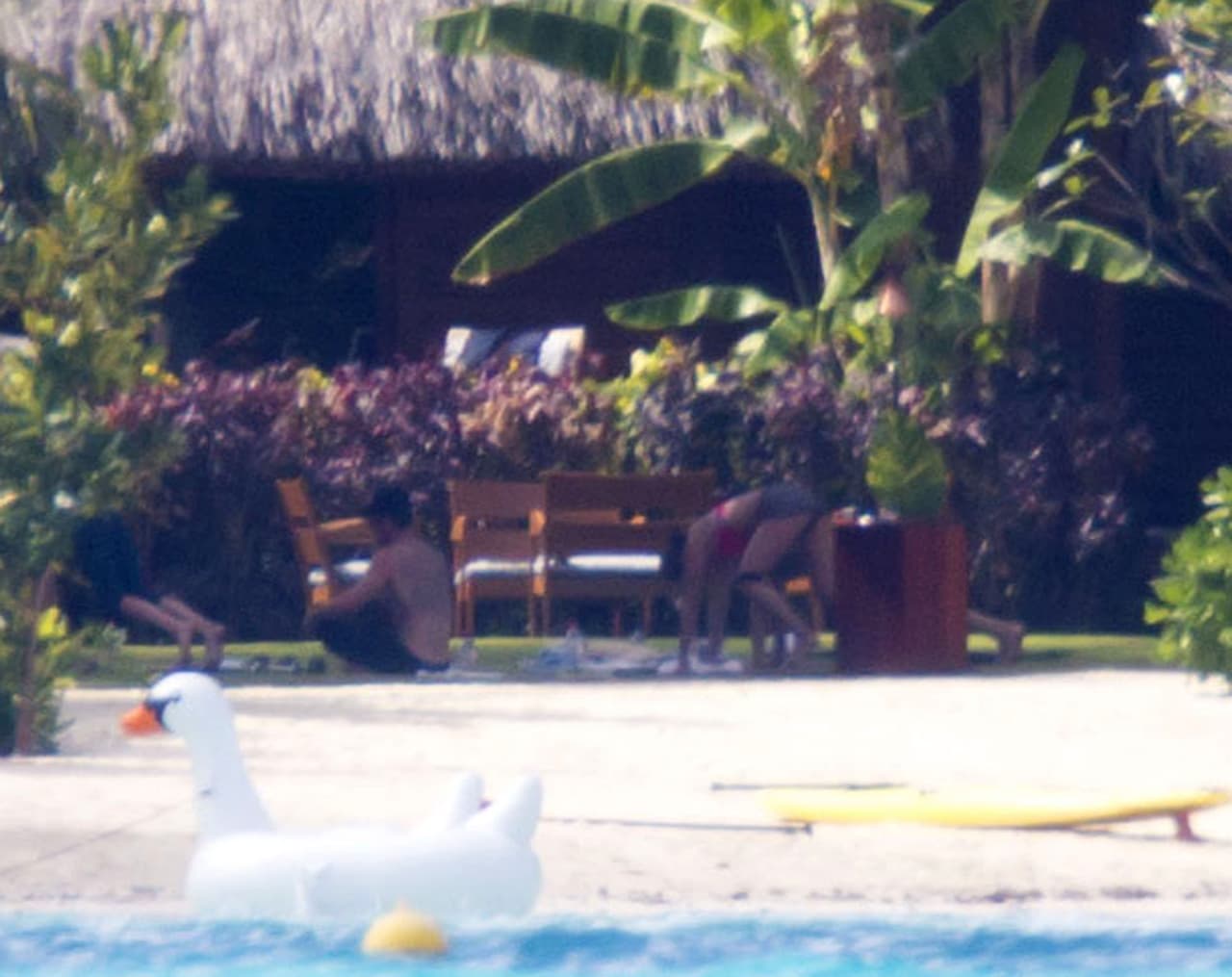 Esta parejita es muy moderna.