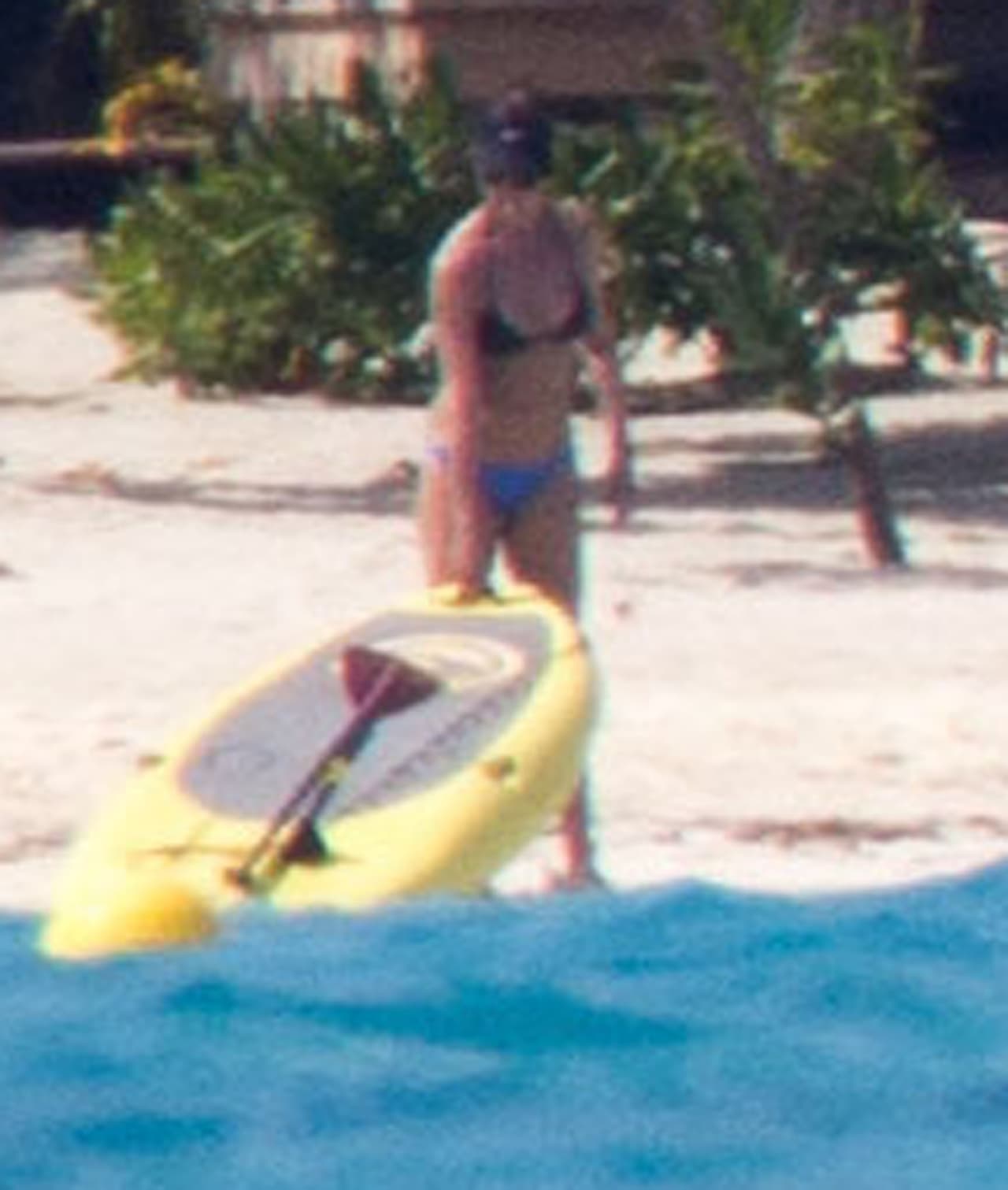 Jen alistiando todo para gozar junto a su esposo.