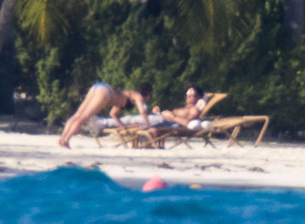 Le mostró todas sus curvas de una manera muy sexy.