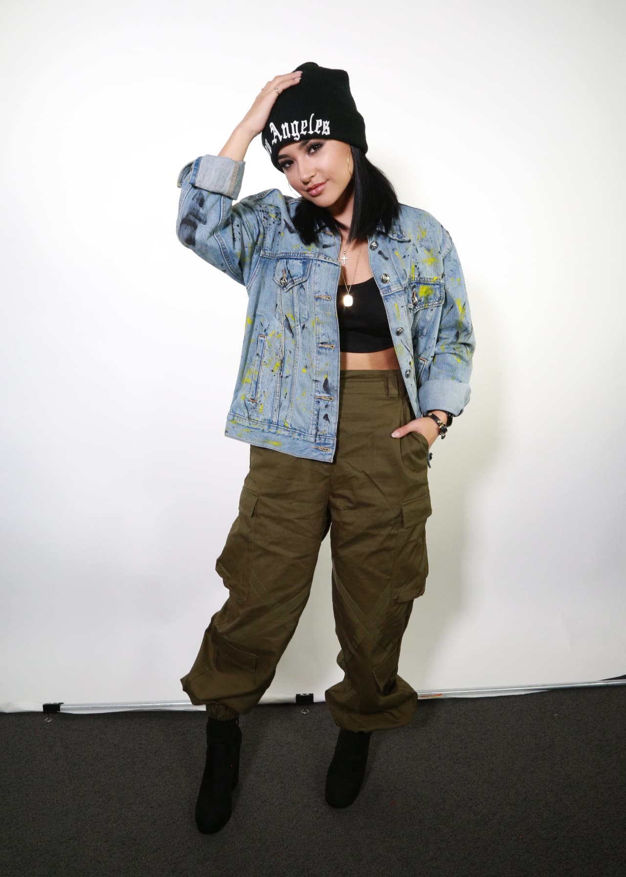 <b>Rebbeca Marie Gomez</b>, mejor conocida como
<b>Becky G</b>, tiene un estilo vanguardista que la caracteriza.