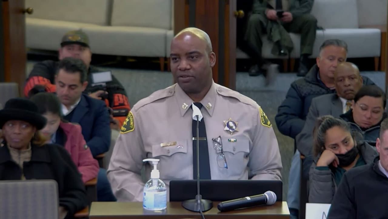 El Capitán Damon A. Jones del departamento del alguacil división de Carson indicó aseguri que continúan trabajando en la investigando del caso para que Alinka regrese sana y salva a su hogar.