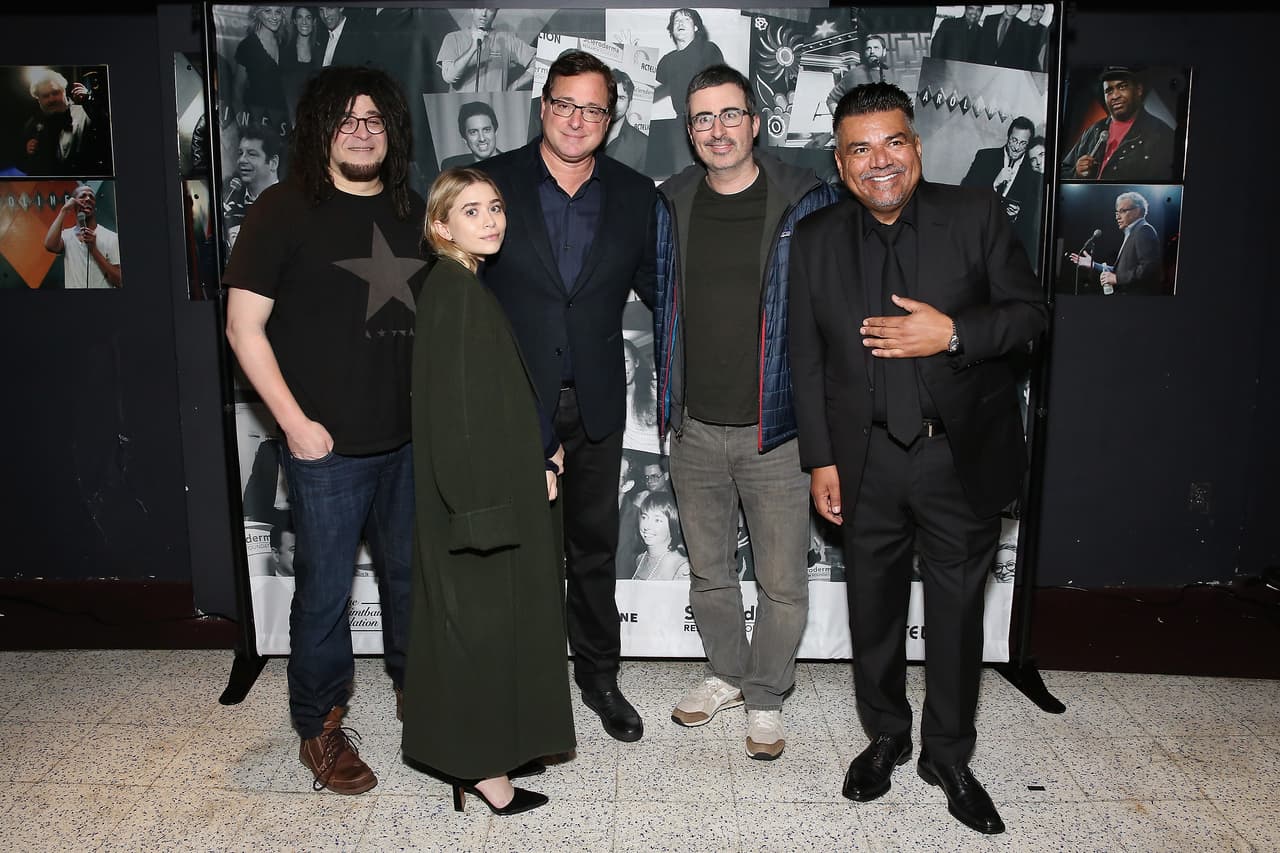 Ashley Olsen se reencontró esta semana con Bob Saget (a su lado izquierdo), quien actuó como su padre en la serie 'Full House'.