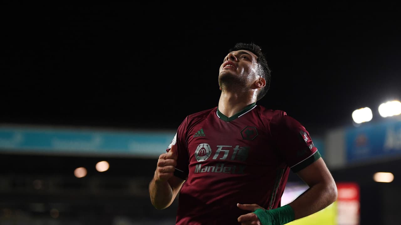 Raúl Jiménez destina más de 20 mil dólares para ayudar a pequeños