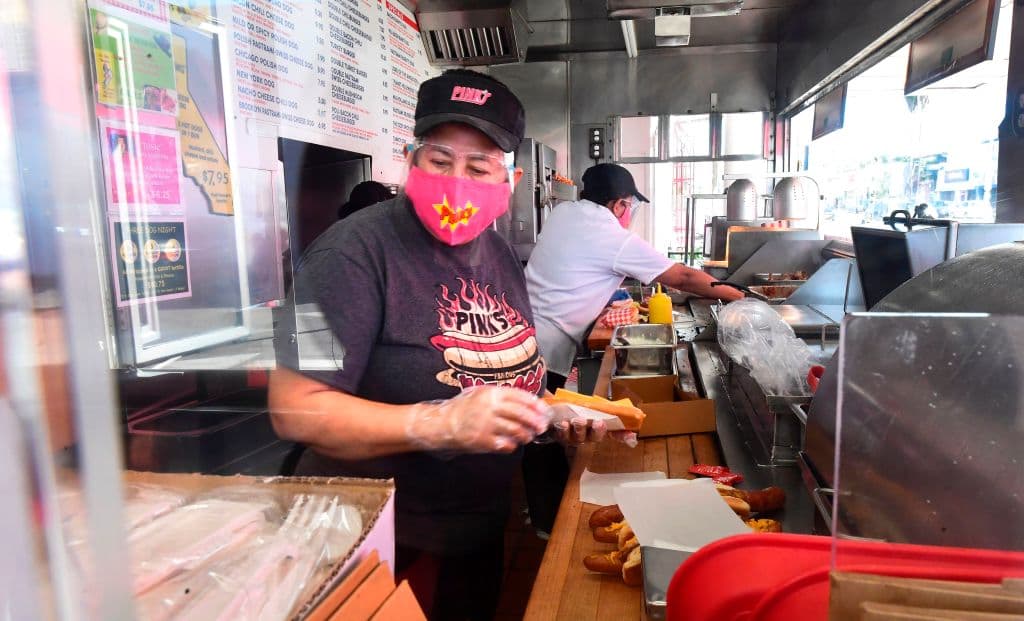 Pequeños restaurantes, bibliotecas y granjeros: otras ayudas menos conocidas del paquete de estímulo