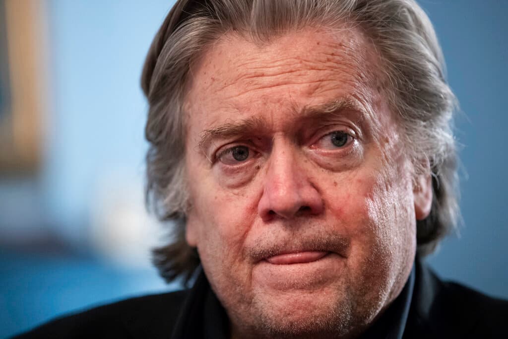 Acusan a Steve Bannon de lavado de dinero y conspiración por defraudar a donantes del muro fronterizo