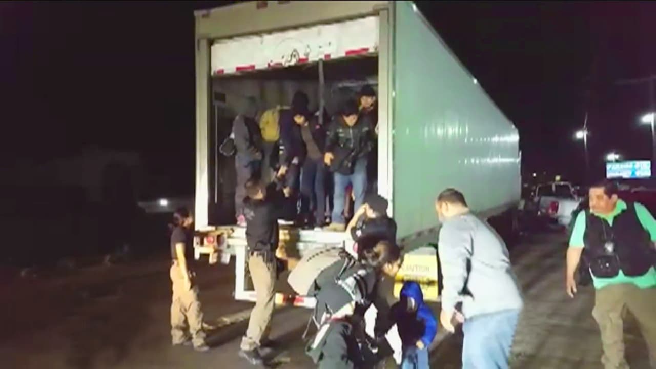 Rescatados 153 migrantes que eran transportados hacinados en un tráiler en México 