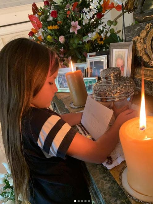 "Fue una pérdida tan repentina, muy inesperada", dijo, "No dijo nada (sobre algún último deseo). 
<b><a href="https://www.univision.com/famosos/issabela-camil-padre-jaime-camil-garza-mensaje-muerte-fotos" target="_blank">Se enfermó un día y a los dos días murió</a></b>".
<br>