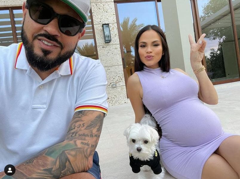 Según Jorge Pabón 'Molusco', tanto Natti Natasha como Raphy Pina cuentan con la ciudadanía estadounidense, por lo que 
<b>su hija tendría ambas nacionalidades</b>.
<br>